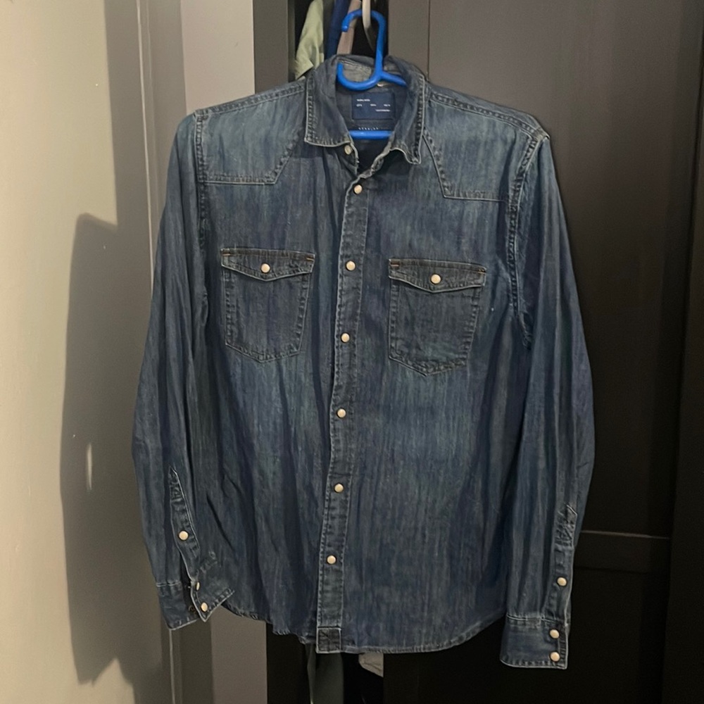 Zara men’s denim shirt size Medium.